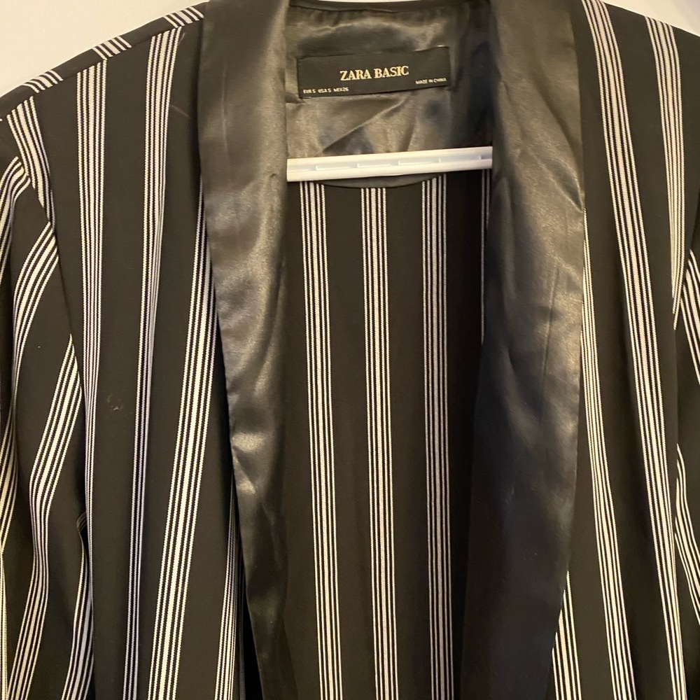 Zara Basic Blazer - Picture 2 of 3